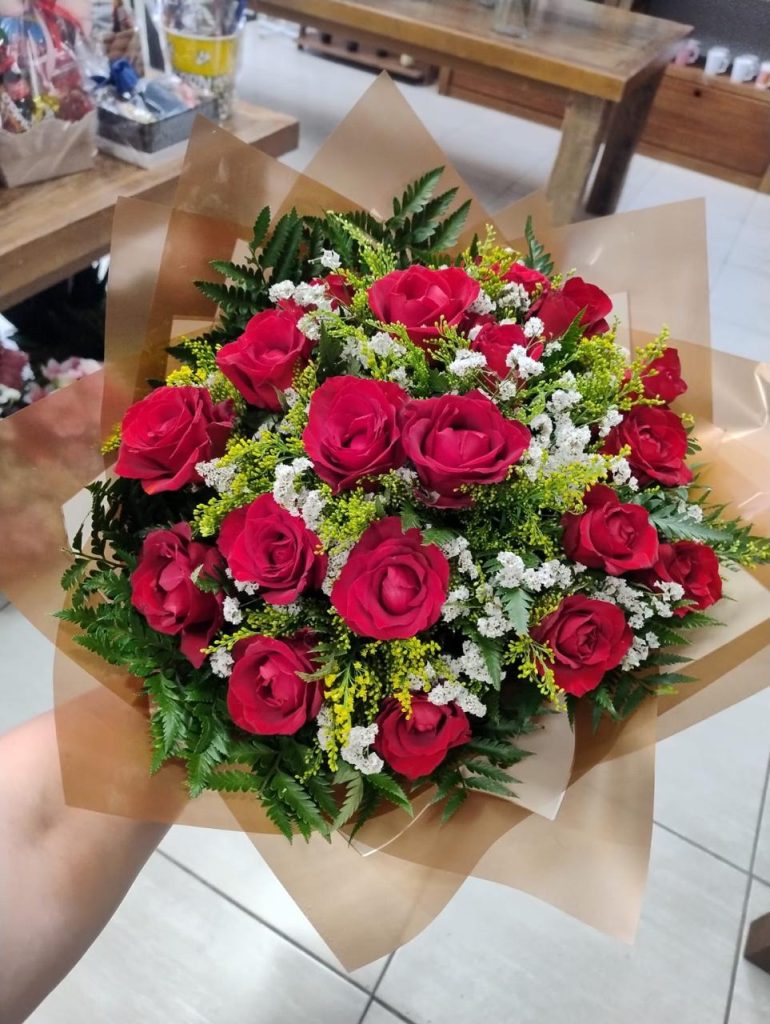 Buquê 20 rosas e tango