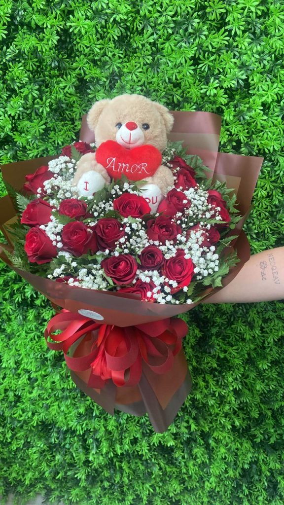 Buquê 20 rosas + urso